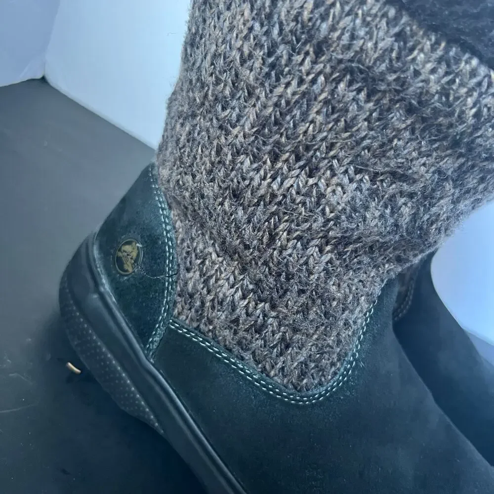 Crocs Womens Cozycrocs Cozy Boots Gray Black Leather Faux Fur Trim size 7